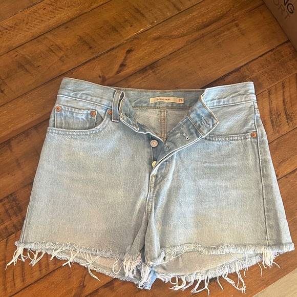 Levi Wedgie Shorts - Picture 1 of 2